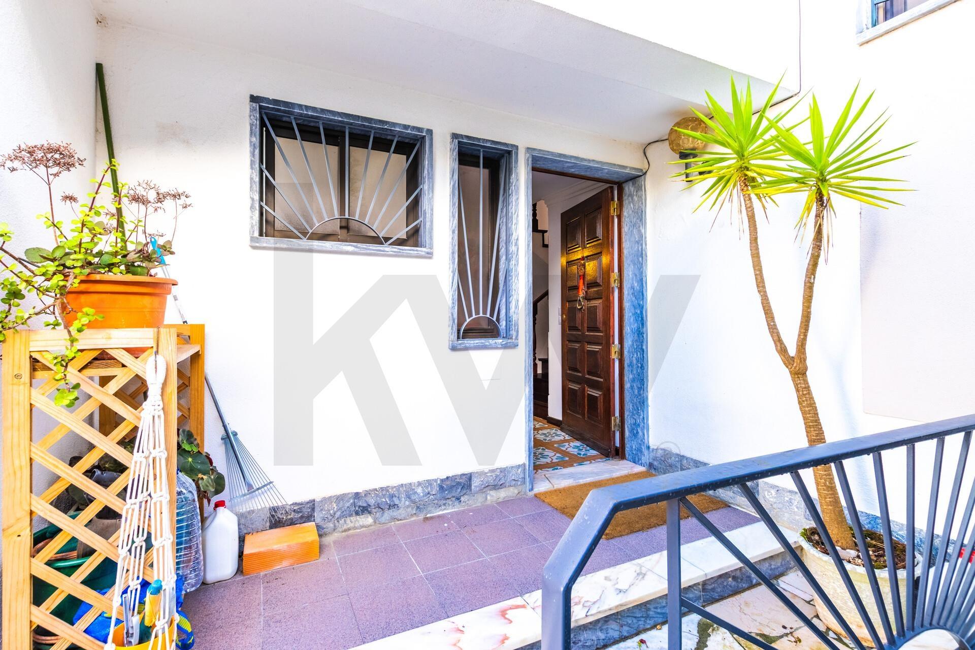 Moradia geminada T4 com jardim e garagem em Alcabideche Cascais Lisboa Portugal KW – KWPT-025093 – Imagem 2